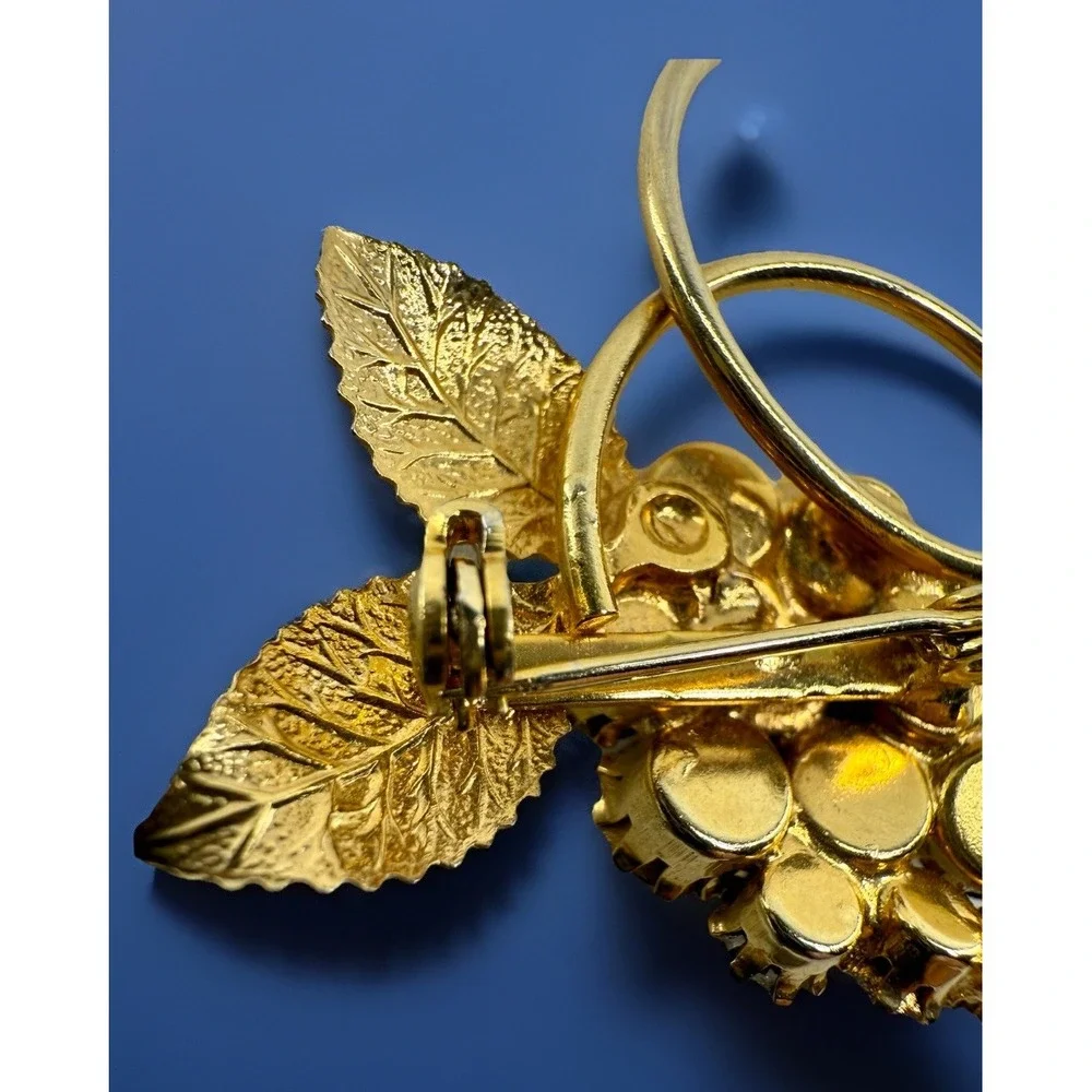 Vintage Grape Cluster Rhinestone Brooch Gold Tone Leaves EUC‎